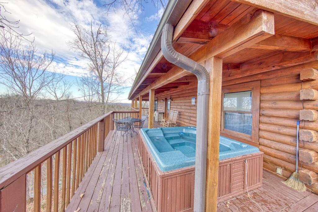 Serenity, A Rustic Log Retreat Hébergement de vacances Sevierville