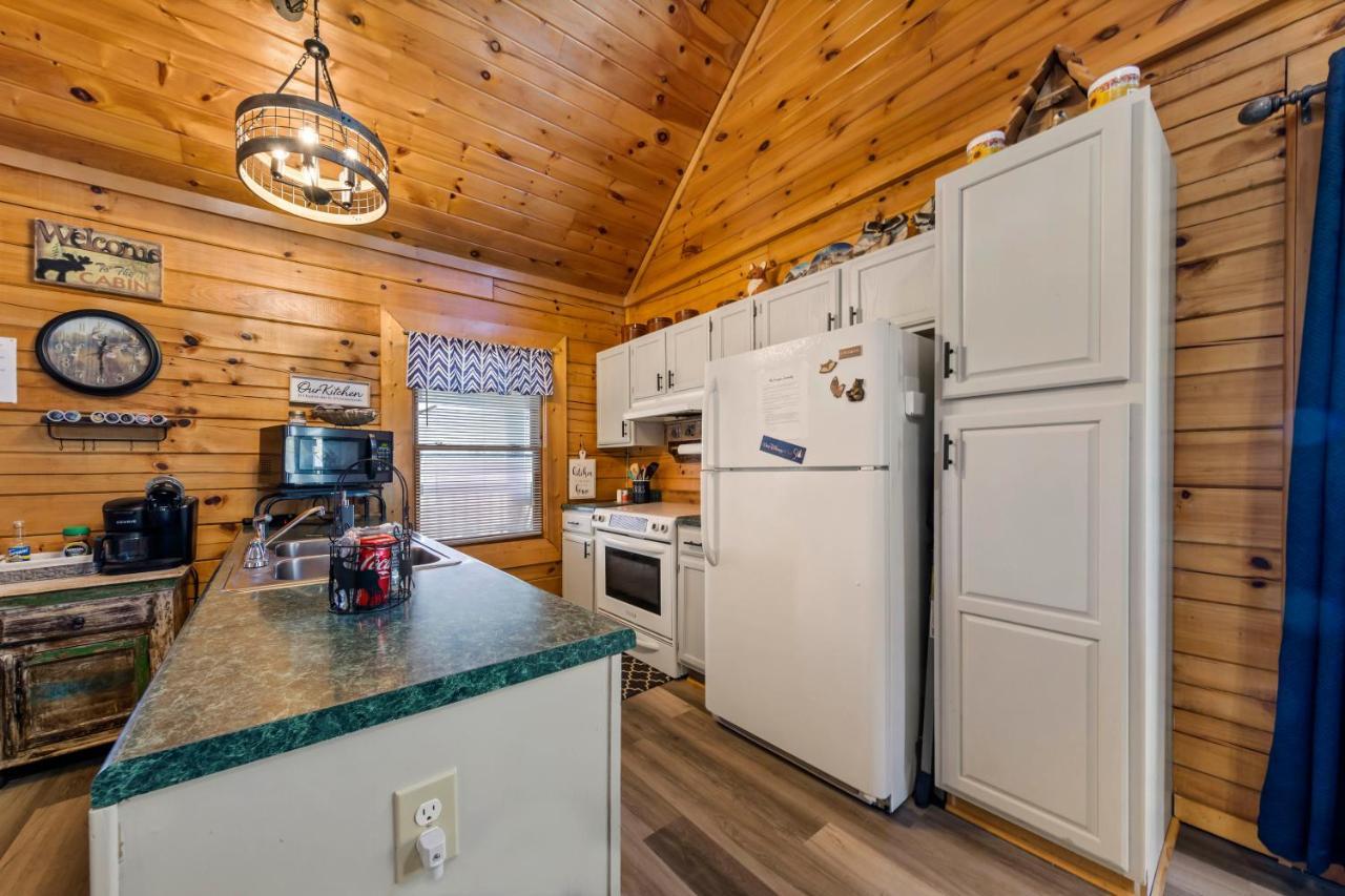 Serenity, A Rustic Log Retreat Hébergement de vacances Sevierville