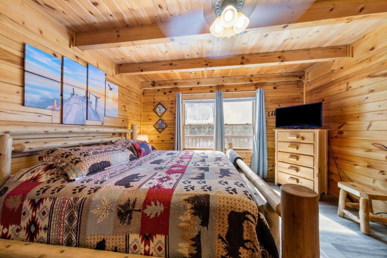 Serenity, A Rustic Log Retreat *